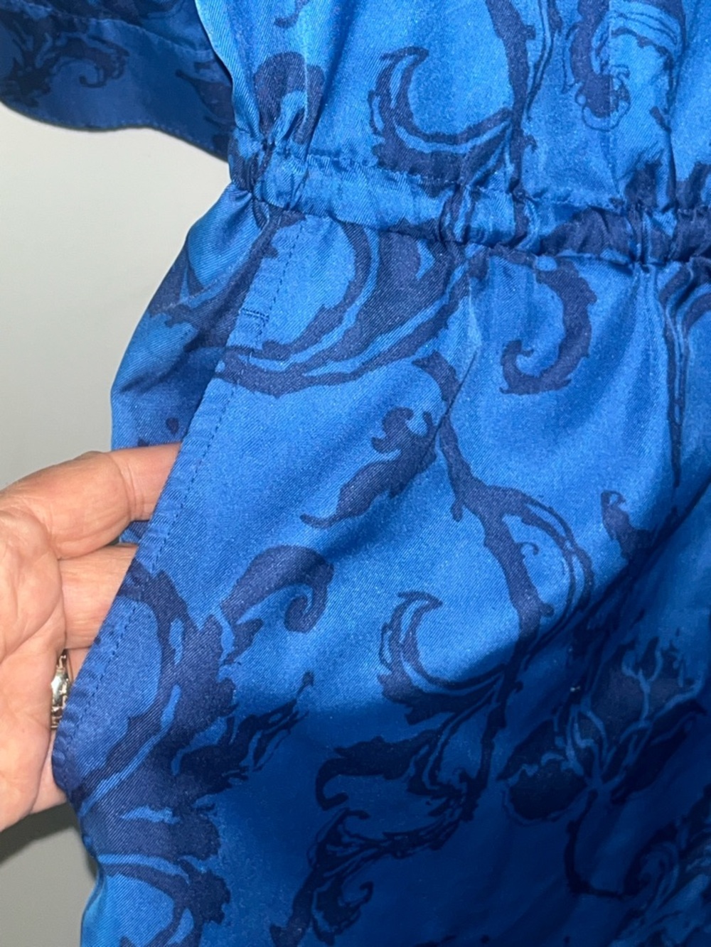 Banana Republic Women’s Blue Floral Satin Like 3/4 Sleeve Romper Size 4 NWOT - Picture 5 of 9